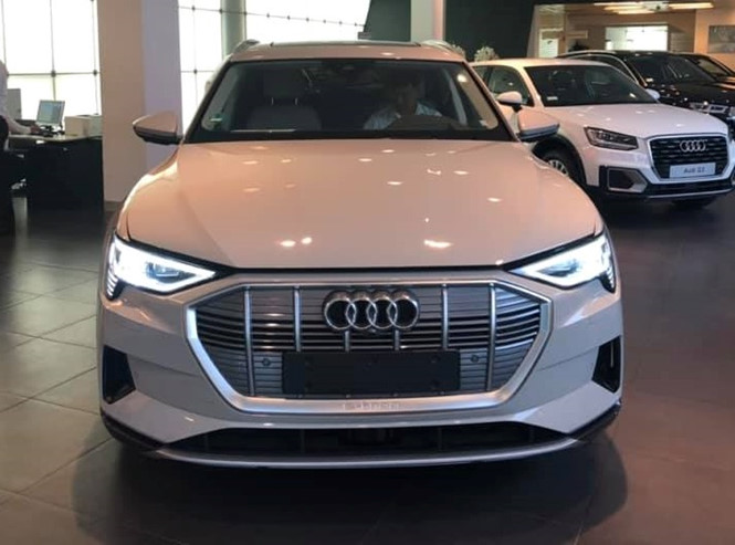 Audi E-Tron - mẫu xe SUV chạy bằng động cơ điện xuất hiện tại Việt Nam Audi E-Tron - mẫu xe SUV chạy bằng động cơ điện xuất hiện tại Việt Nam